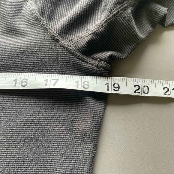 Terramar Long Sleeve Workout Shirt w/ Thumb Holes – Gray, Size Medium - Picture 7 of 8